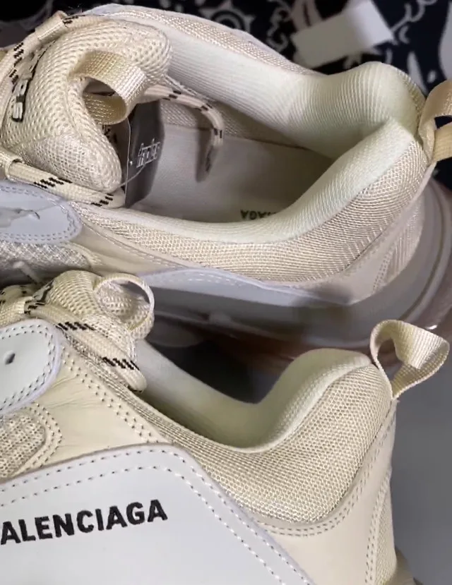 Balenciaga Triple S ( Beige ) image indicator(2)