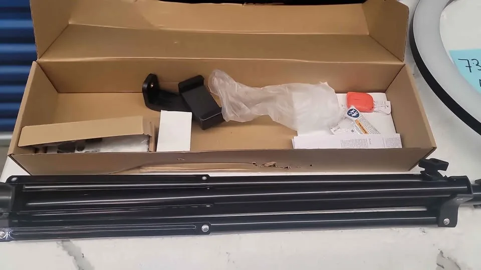 NEEWER Ring Light RP19H 19 inch with Stand & 3 Phone Holders image indicator(7)