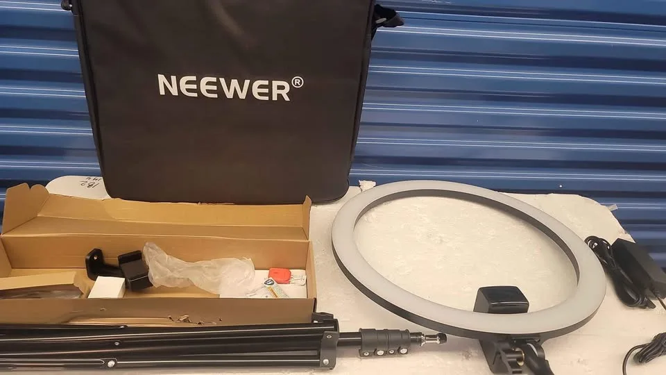 NEEWER Ring Light RP19H 19 inch with Stand & 3 Phone Holders image indicator(8)
