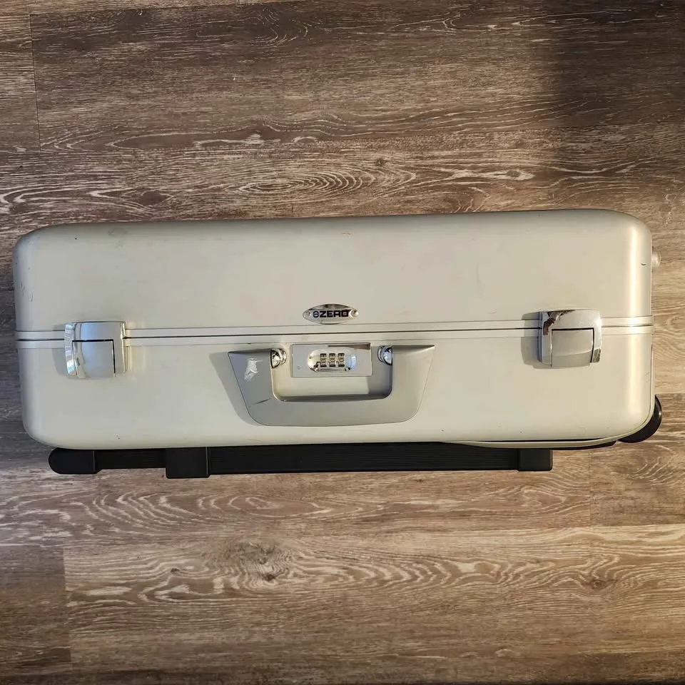 Hard Case Carry On with Wheels image indicator(2)