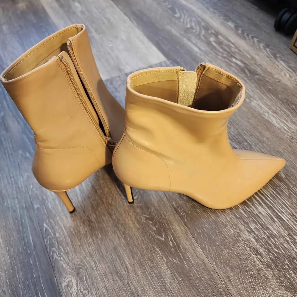 NEW Size 9 Beige Pointed Ankle Boots with Heels image indicator(3)