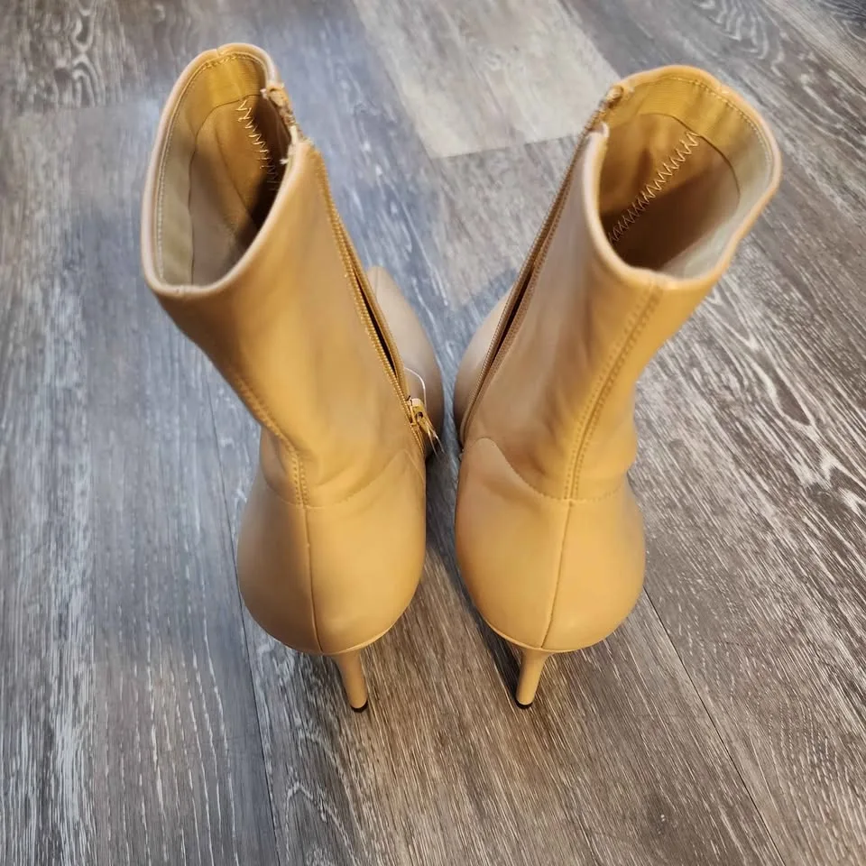 NEW Size 9 Beige Pointed Ankle Boots with Heels image indicator(4)