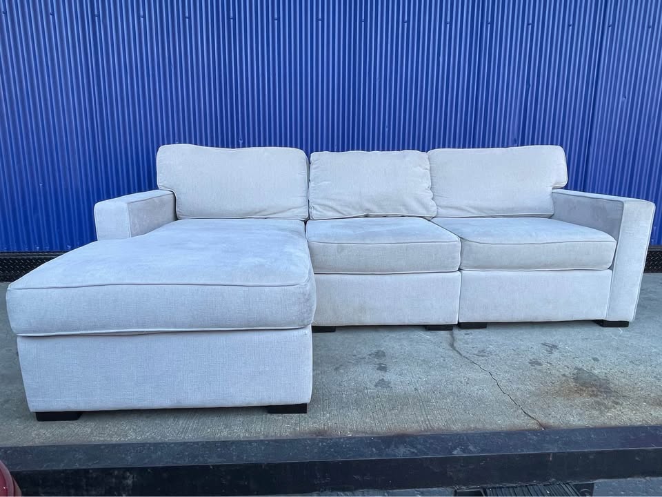 (FREE DELIVERY) Gray Sectional couch - photo 2