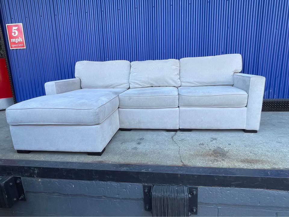 (FREE DELIVERY) Gray Sectional couch - photo 3