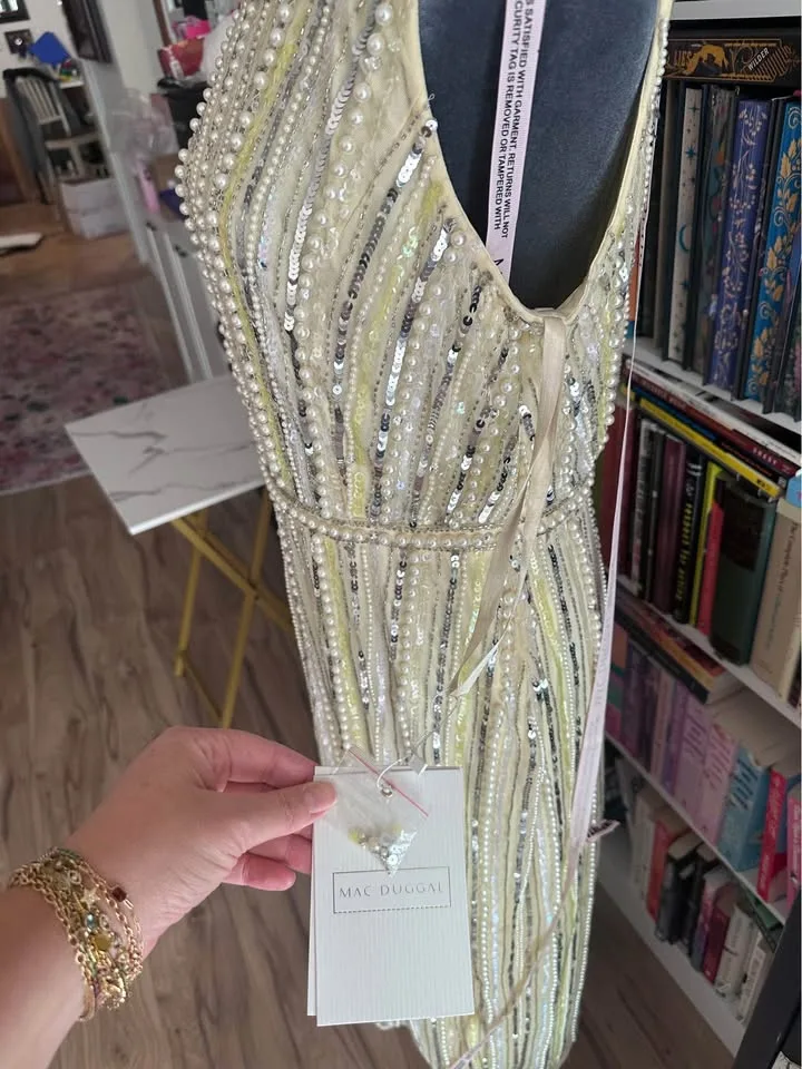 Mac Duggal Midi buttery yellow dress size 10 image indicator(4)