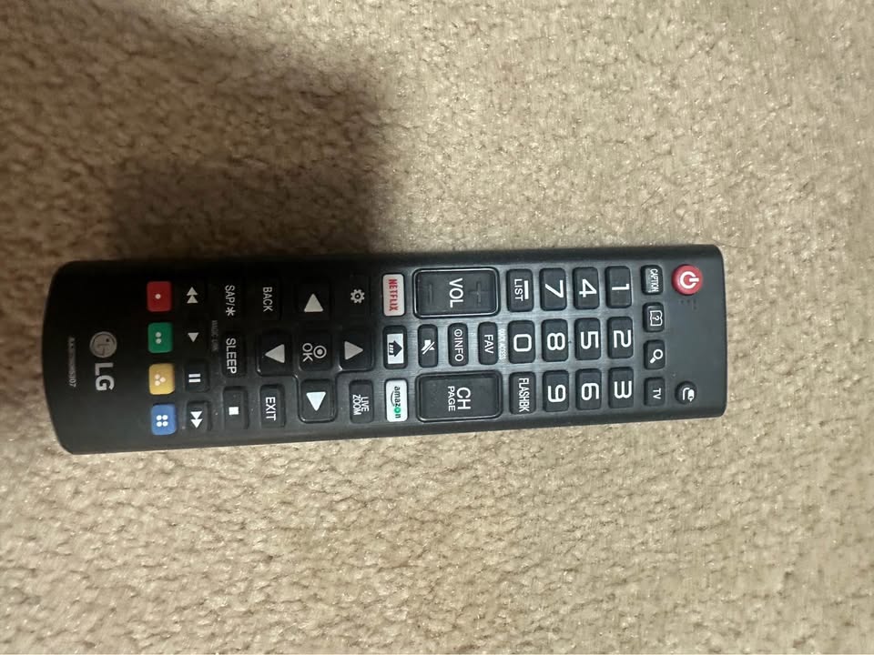 LG 24” Smart TV / Monitor with Stand + Remote - photo 3