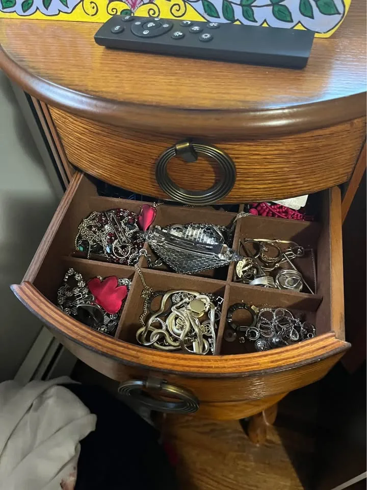 Jewelry storage cabinet image indicator(2)