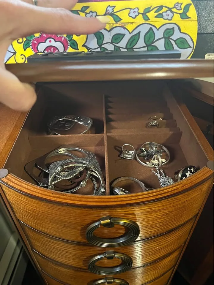 Jewelry storage cabinet image indicator(3)