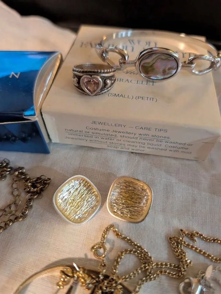 Vintage AVON Jewelry image indicator(6)
