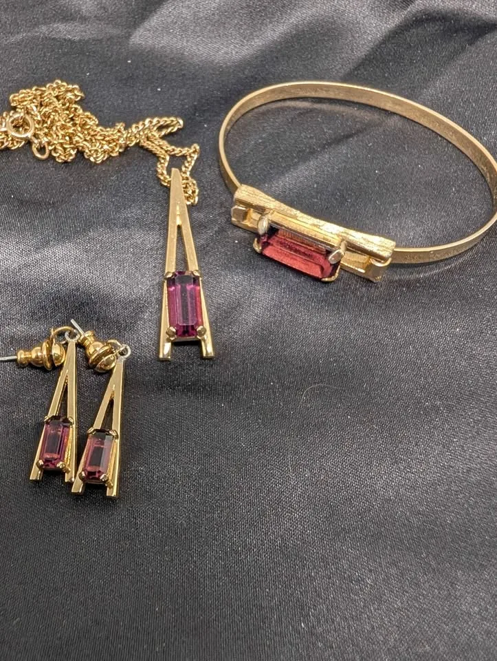 Vintage AVON Jewelry image indicator(9)