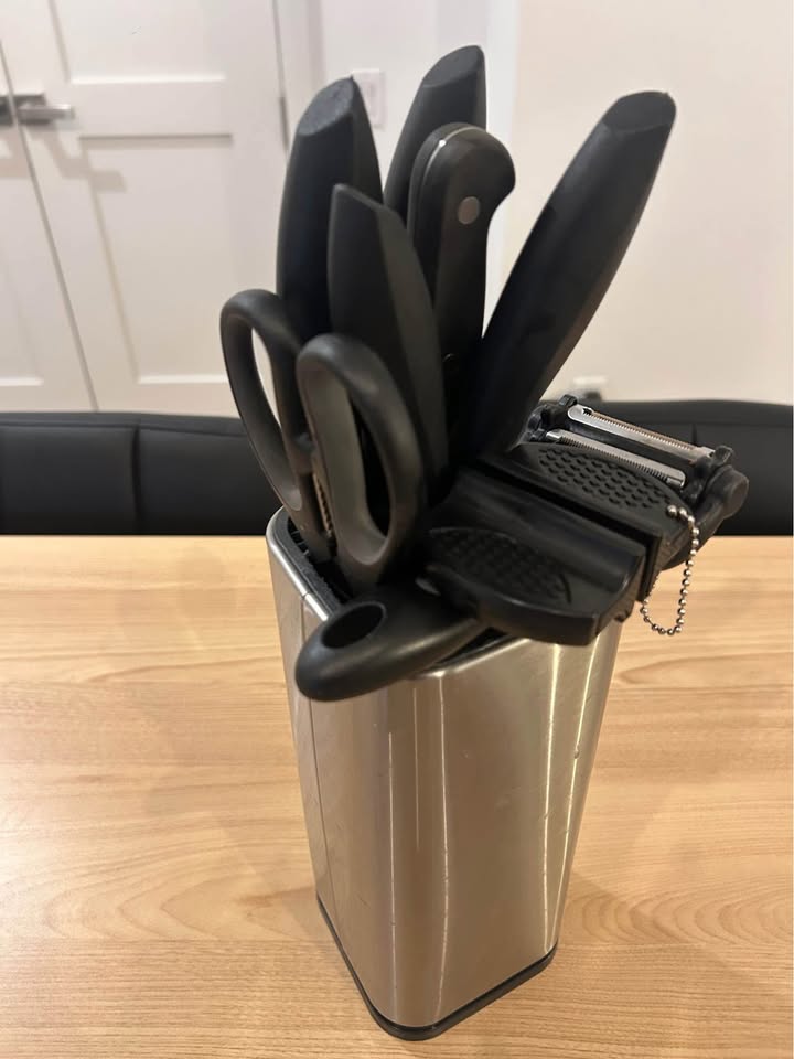 Knife Set with Block - MUST GO BY 10/31 - photo 2