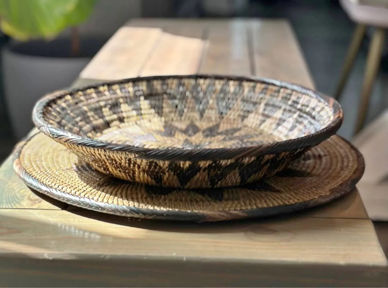 Decorative wicker tray thumbnail