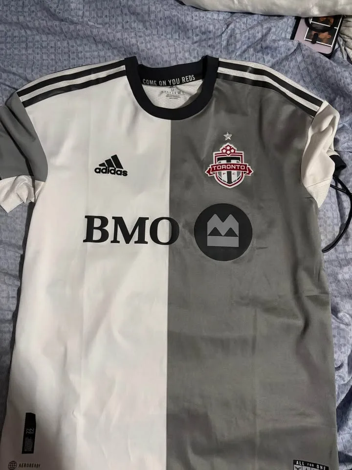 Jerseys for sale image indicator(4)