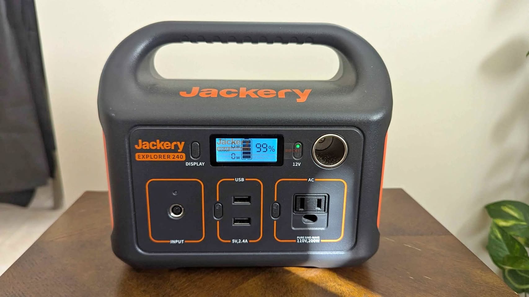 Jackery Explorer 240WH/200W