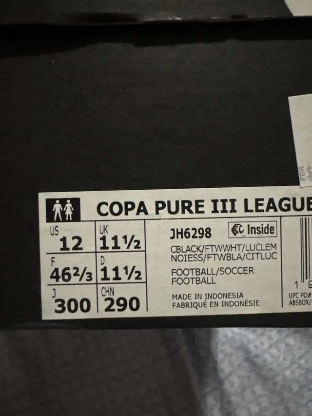 Soccer cleats image indicator(2)