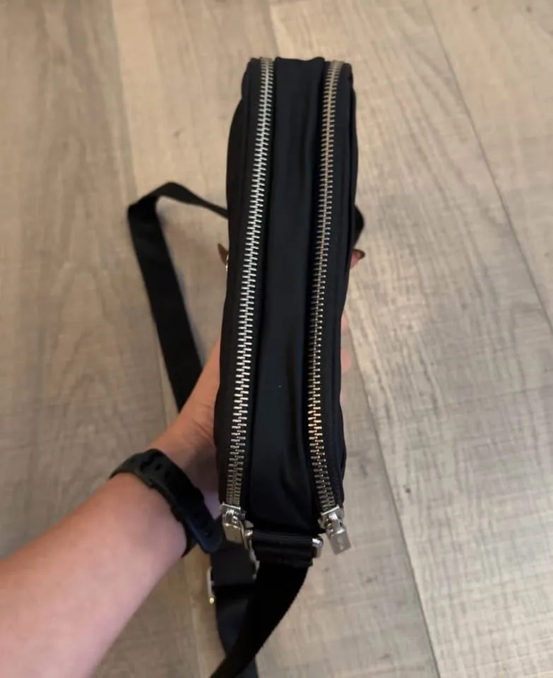 Lululemon Crossbody Camera Bag 2L image indicator(4)