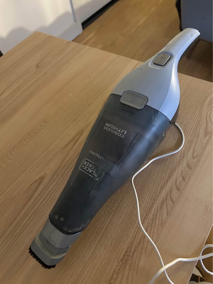 Cordless Hand Vacuum - MUST GO BY 10/31 - photo 2