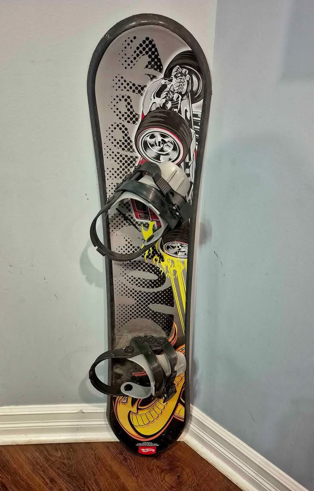 Hot Wheel Snowboard With Binding - photo 4