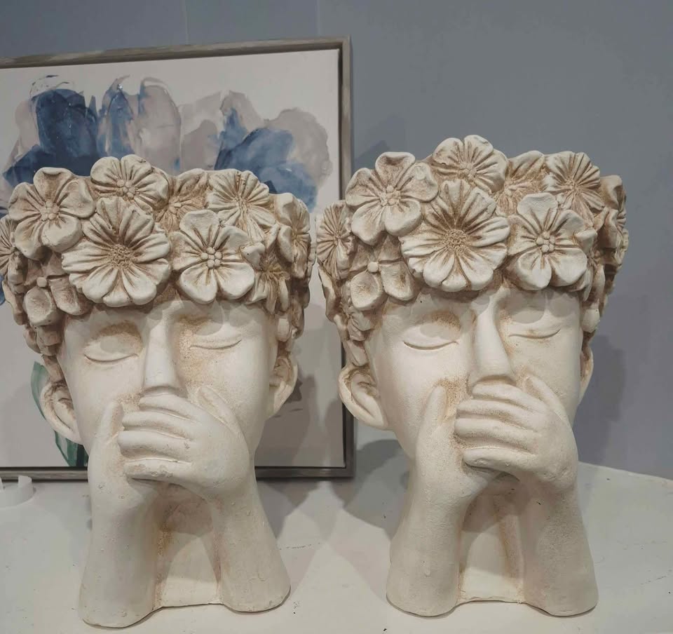 Beautiful 😍 Lady Head with Floral Accents Planter - photo 4
