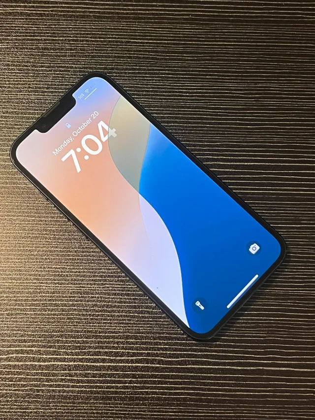 iPhone 13 - 128gb - Midnight Black image indicator(3)