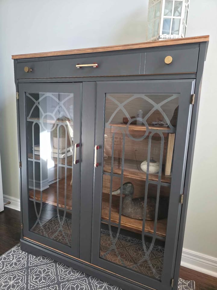 Beautiful Vintage Cabinet - photo 2