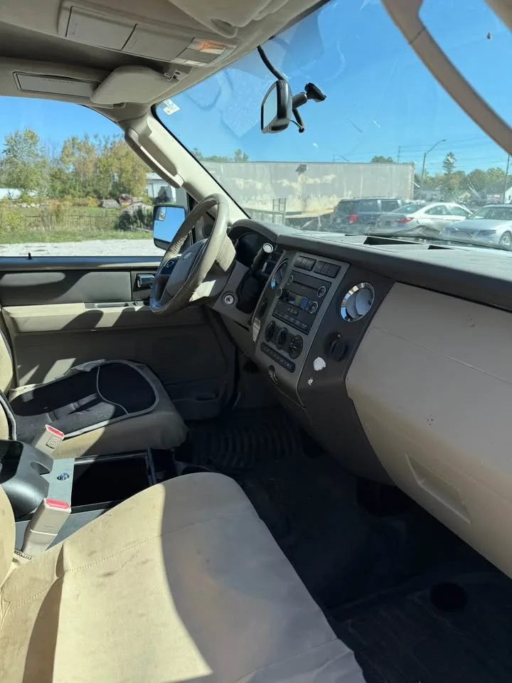 2010 Ford Expedition image indicator(9)