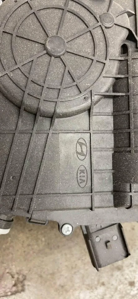 Hyundai Santa Fe & Kia sorrento tailgate lock image indicator(3)