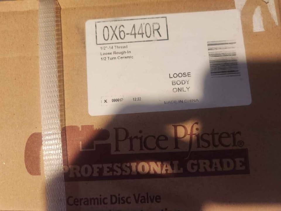 Pfister LG6-4GLC Trim Kit + 0X6-440R Valve Combo Set - photo 2