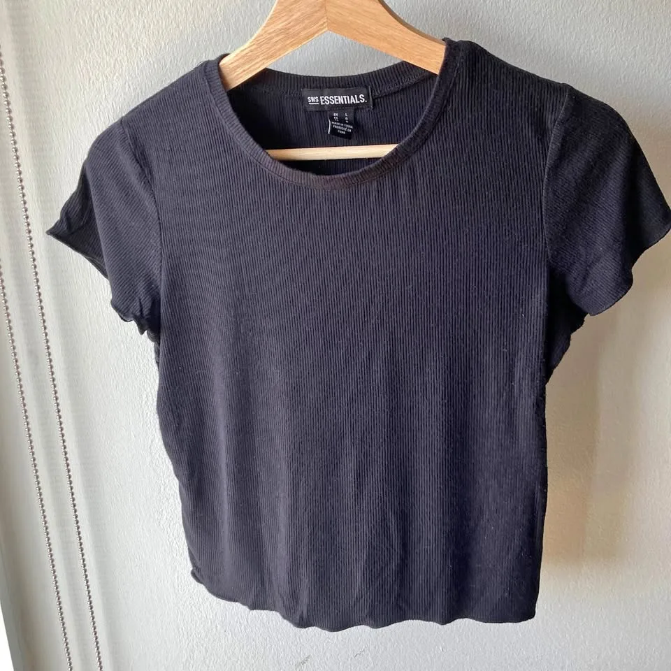 Black crop toos thumbnail