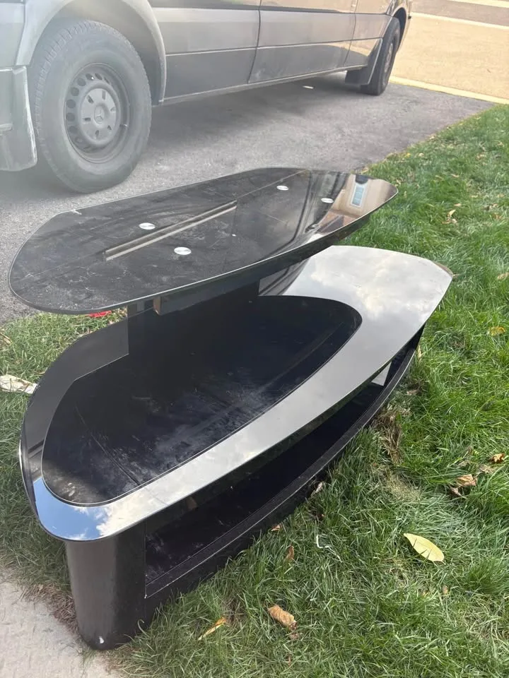 TV STAND - GLASS TOP image indicator(2)