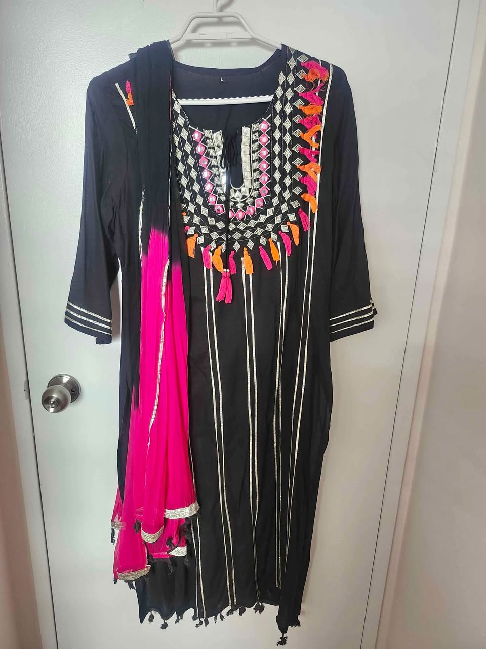 🌸 Women's Black Embroidered Suit Set – Size L 🌸