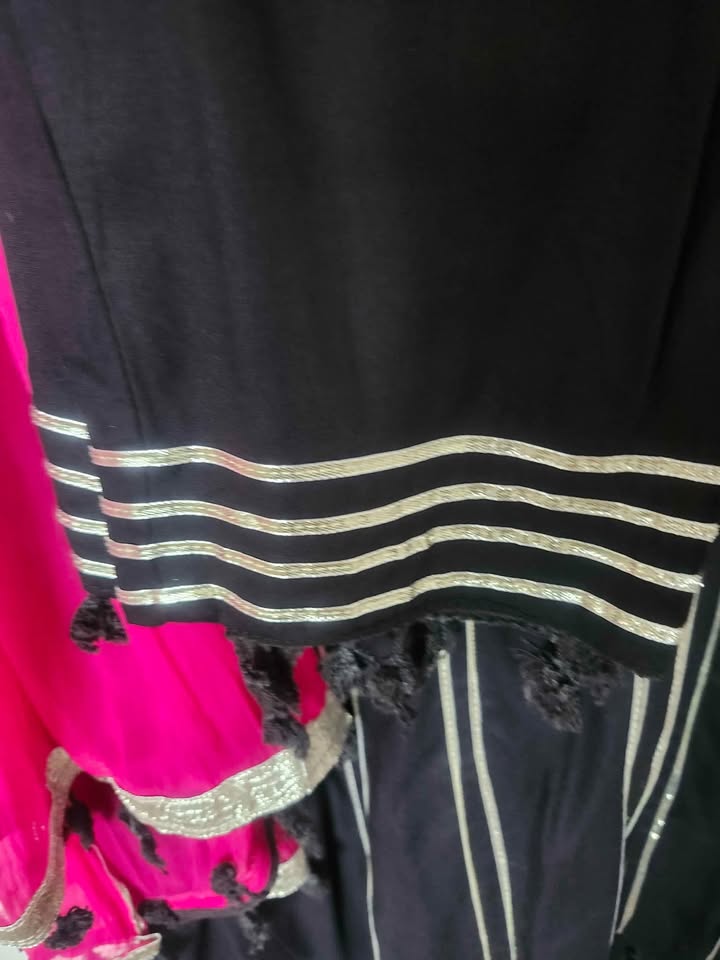 🌸 Women's Black Embroidered Suit Set – Size L 🌸 - photo 5