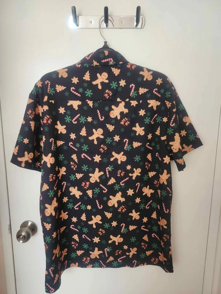 🎄 Festive Men's Christmas Shirt – Size M (Forever 21) – $10 🎄 image indicator(2)