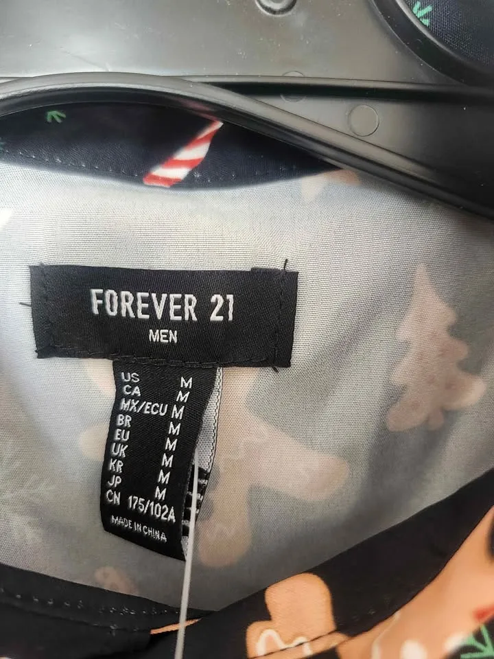 🎄 Festive Men's Christmas Shirt – Size M (Forever 21) – $10 🎄 image indicator(3)