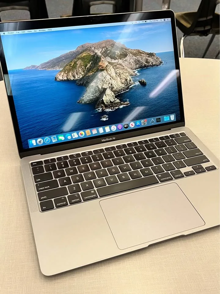 💻 MacBook Air 13” (2020) — i7 | 16GB RAM | 512GB SSD image indicator(3)