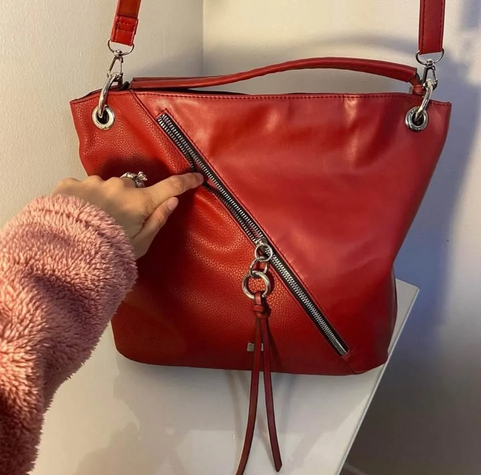Red Faux Leather Shoulder Bag image indicator(7)