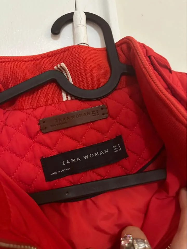 Zara Red Puffer Jacket image indicator(3)