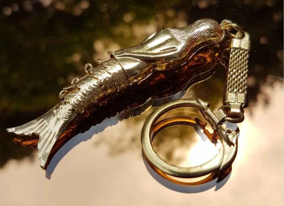 Vintage NOS 70's Gold Tone Aluminum Mermaid keychain - photo 2