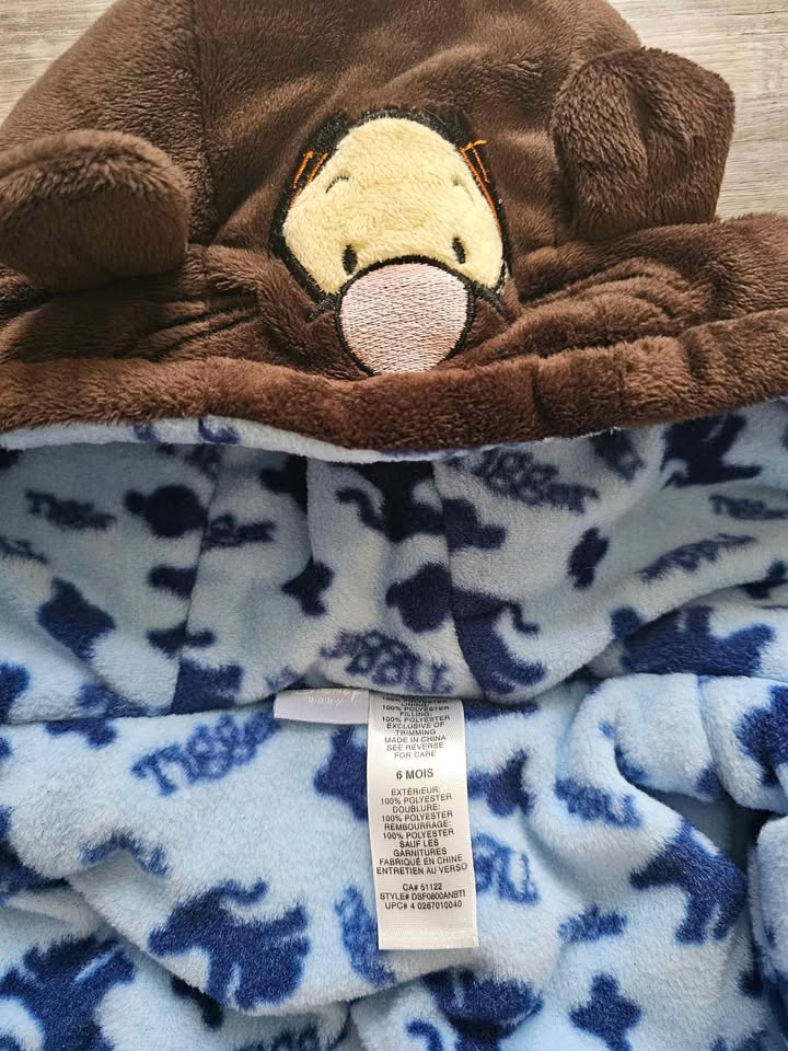 6 month Snow Suit - Tigger from Winnie the Pooh - photo 2