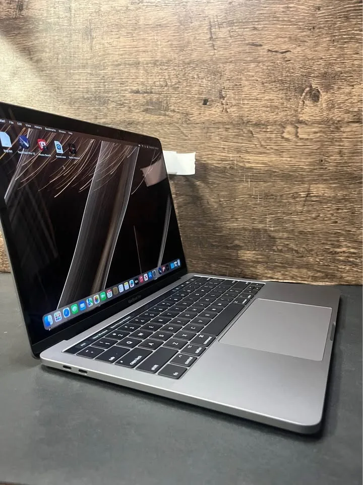MacBook Pro 13” 3.5GHz i7 16GB 1TB image indicator(2)