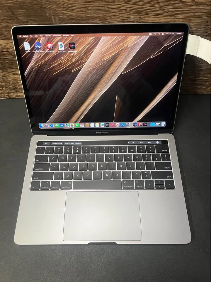 MacBook Pro 13” 3.5GHz i7 16GB 1TB image indicator(4)