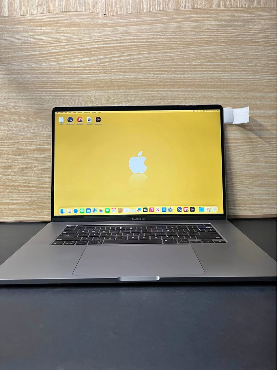16” MacBook Pro 16GB 1TB - Apple Charger