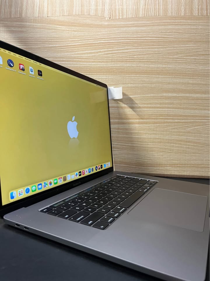 16” MacBook Pro 16GB 1TB - Apple Charger - photo 2
