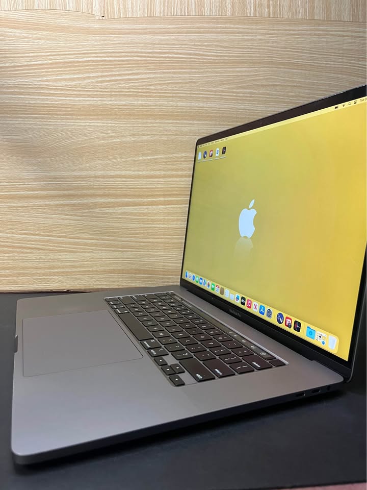 16” MacBook Pro 16GB 1TB - Apple Charger - photo 3