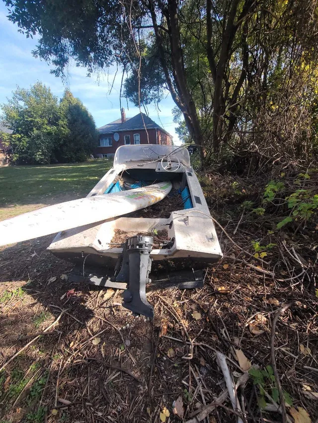 old boat with trailer.... image indicator(2)
