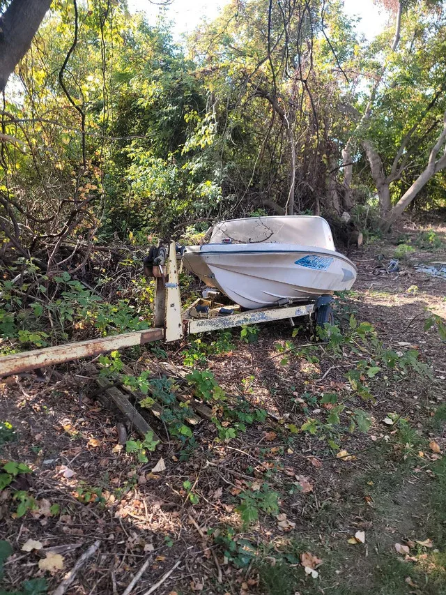 old boat with trailer.... image indicator(3)