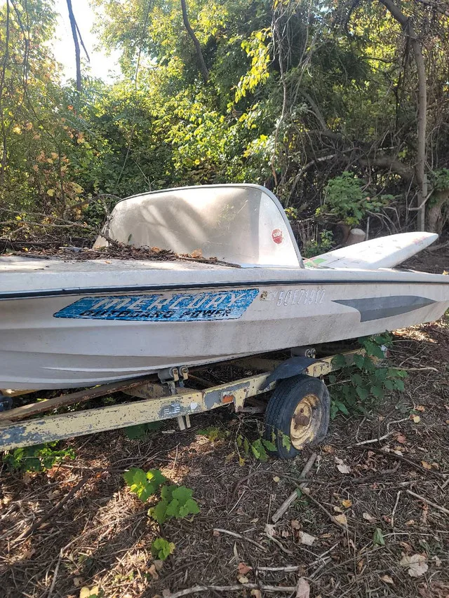 old boat with trailer.... image indicator(4)