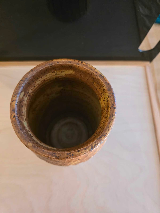 Handcrafted pottery perfect for utensils - photo 3