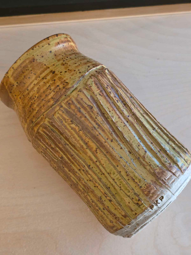 Handcrafted pottery perfect for utensils - photo 5