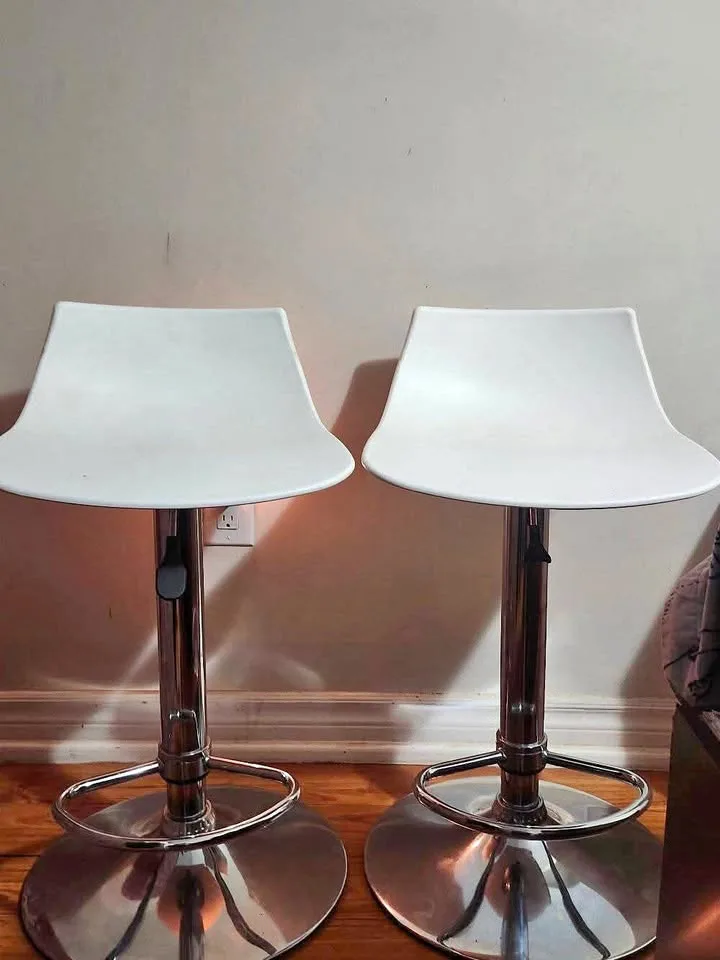 4 Bar stool chairs thumbnail
